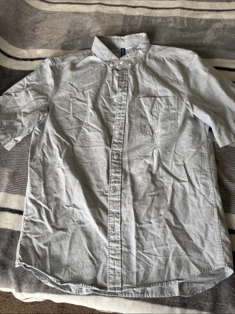 H&M Pale Blue Short-Sleeve Button-Down Shirt